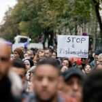 L’islamophobie : racisme institutionnel et locomotive du néofascisme [Podcast]