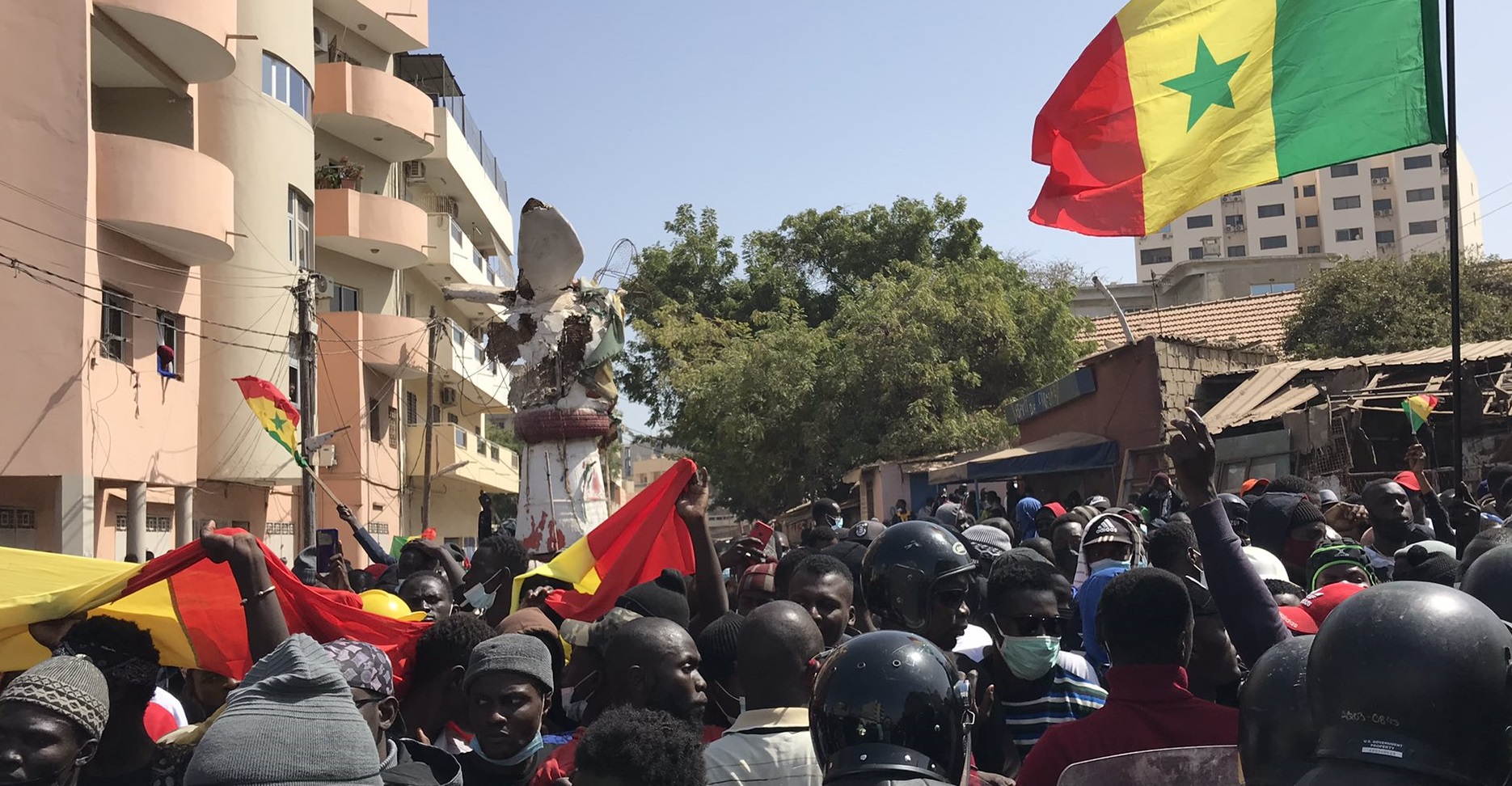 Drapeau européen sur les mairies : un débat tendu en vue à l