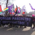 En Russie, les féministes descendent dans la rue contre la guerre de Vladimir Poutine